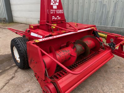 JF FCT 1050 Pro Tec trailed forager