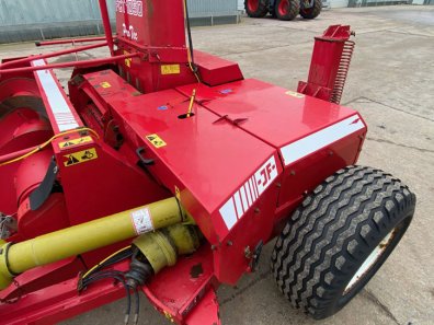 JF FCT 1050 Pro Tec trailed forager