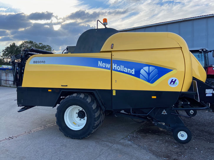 New Holland BB9080 baler