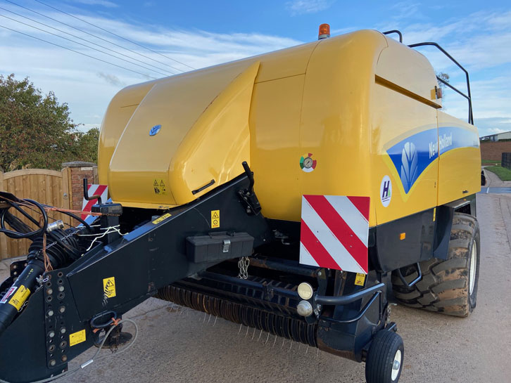 New Holland BB9080 baler