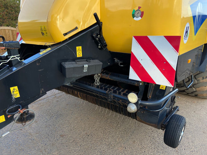 New Holland BB9080 baler