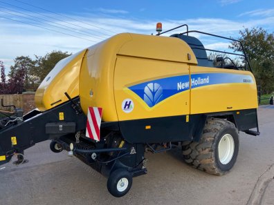 New Holland BB9080 baler