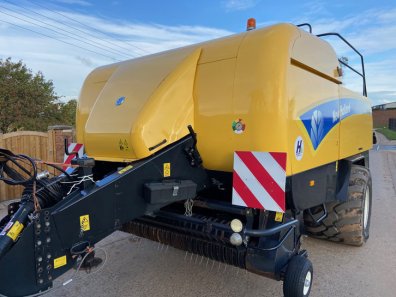 New Holland BB9080 baler