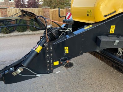 New Holland BB9080 baler