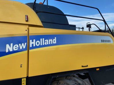 New Holland BB9080 baler