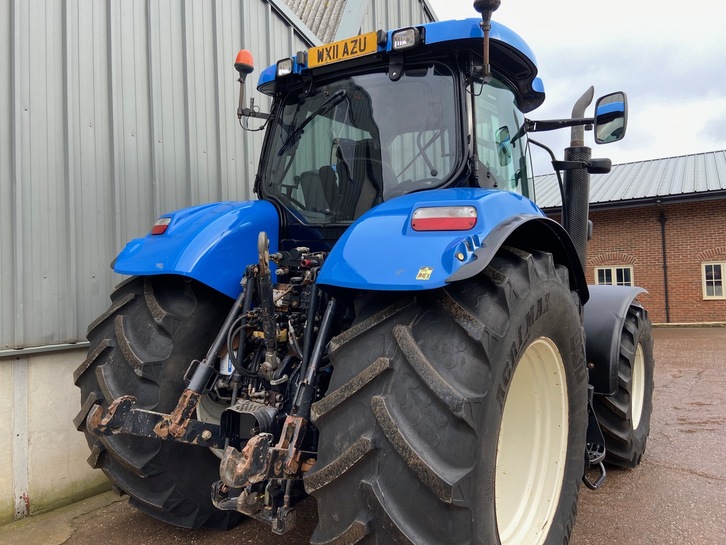 New Holland T7050
