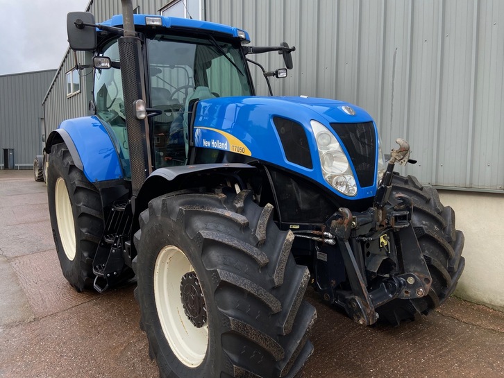 New Holland T7050