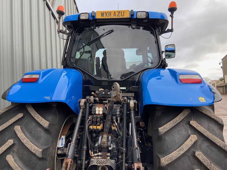 New Holland T7050