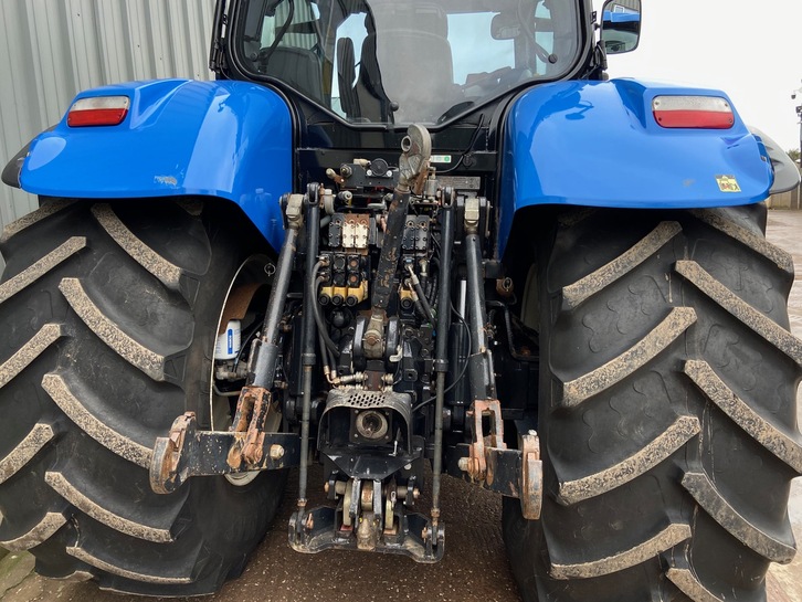 New Holland T7050