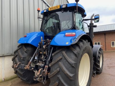 New Holland T7050