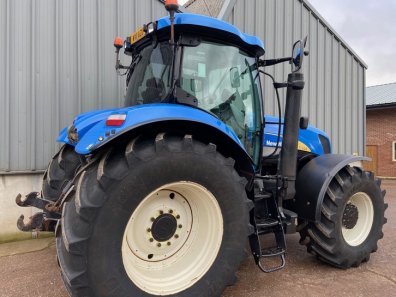 New Holland T7050