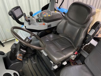 New Holland T7050