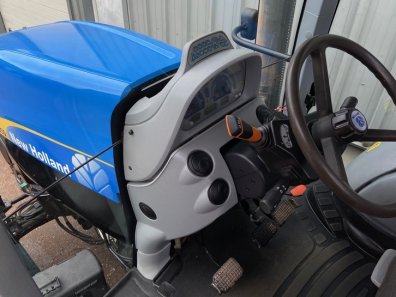 New Holland T7050