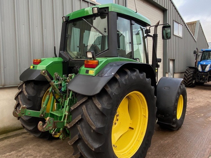 John Deere 6410