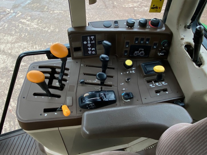 John Deere 6410