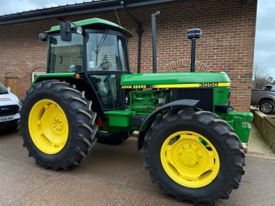 John Deere 3050