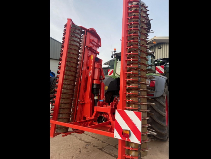 Kuhn HR6004 power harrow