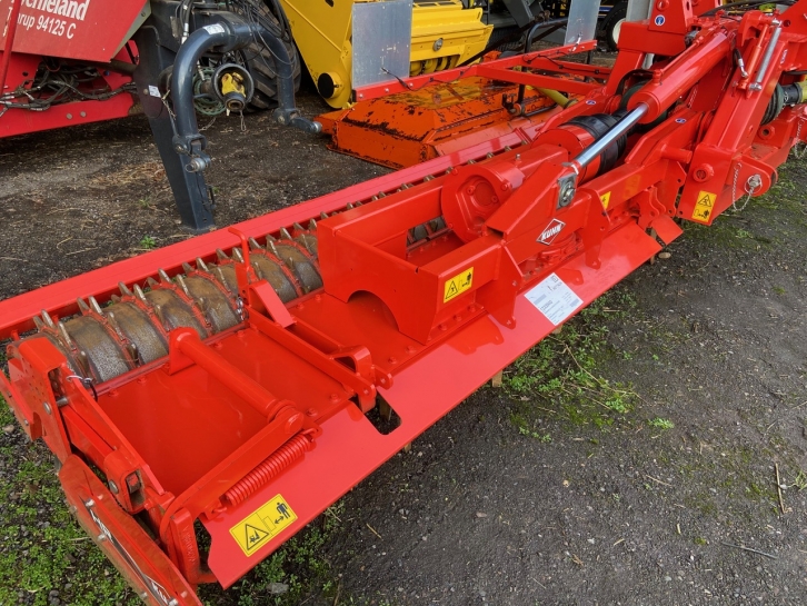 Kuhn HR6004 power harrow
