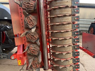 Kuhn HR6004 power harrow