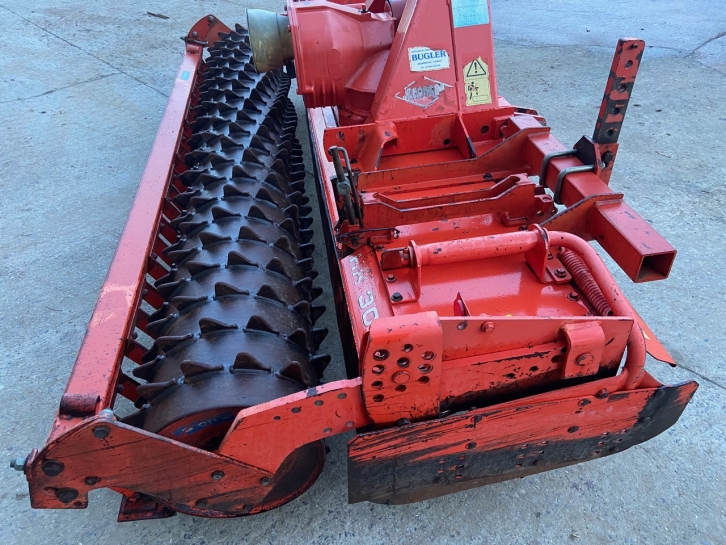Kuhn HR 3003 power harrow