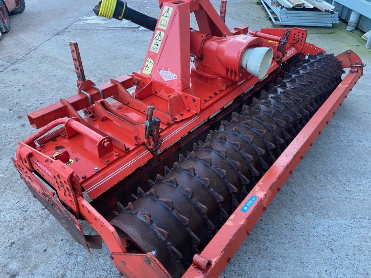 Kuhn HR 3003 power harrow