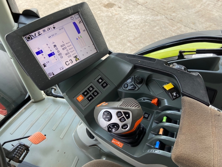 Claas Arion 530