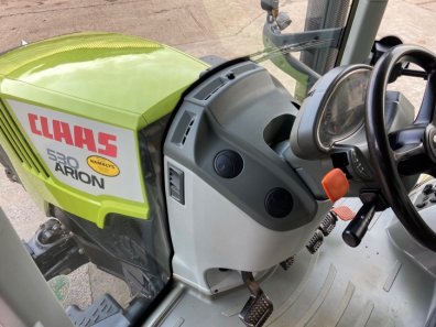 Claas Arion 530