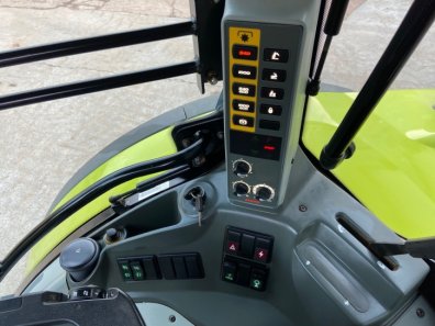 Claas Arion 530