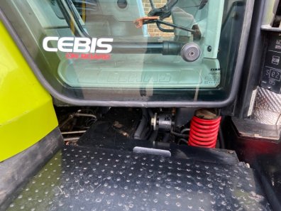 Claas Arion 530