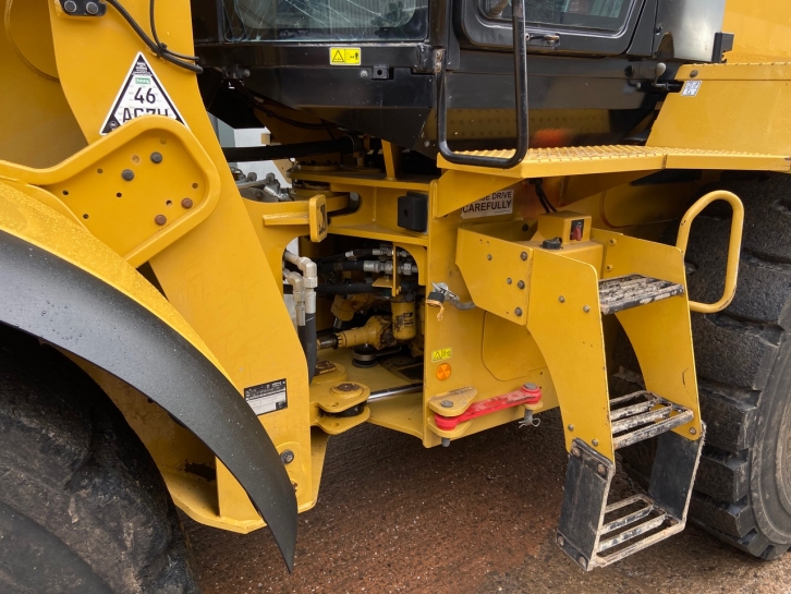 CAT 930K loading shovel