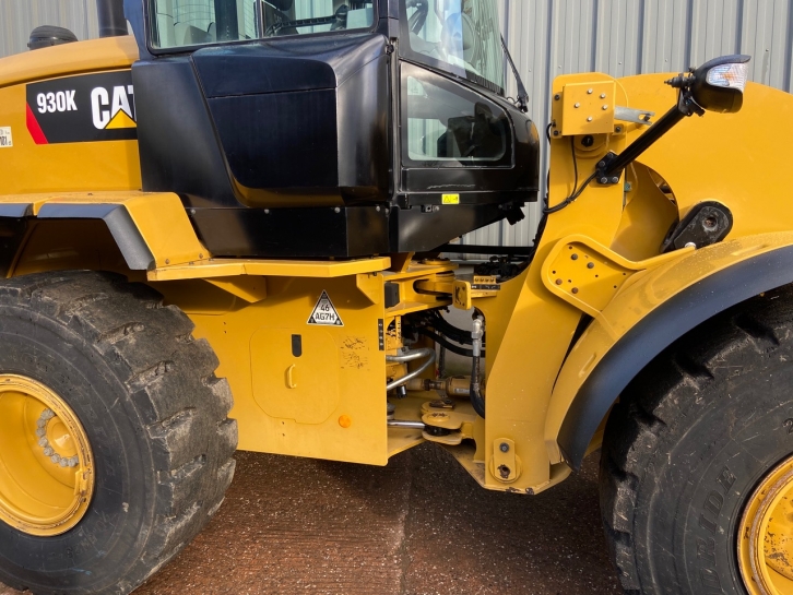 CAT 930K loading shovel