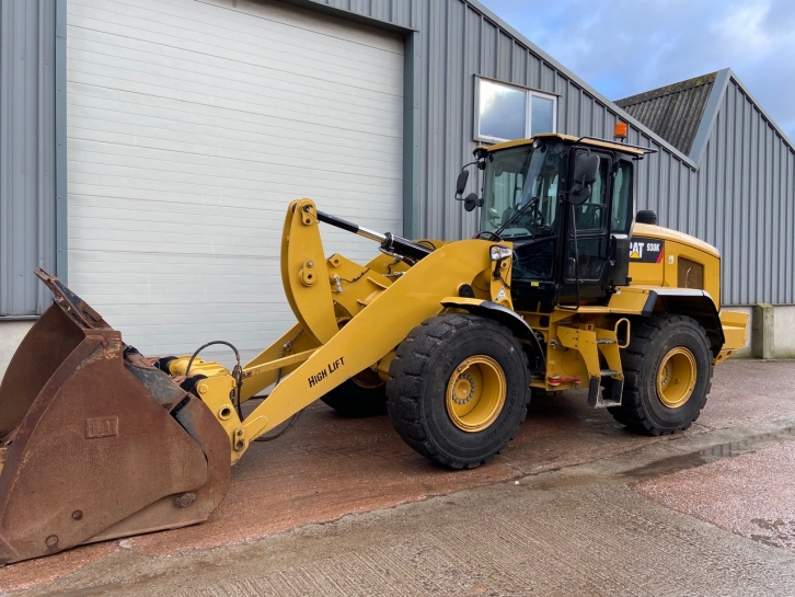 CAT 930K loading shovel