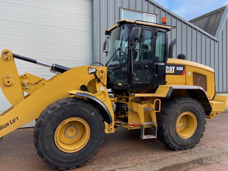 CAT 930K loading shovel