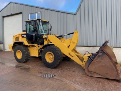 CAT 930K loading shovel