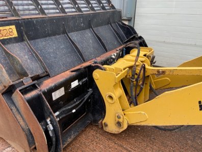 CAT 930K loading shovel