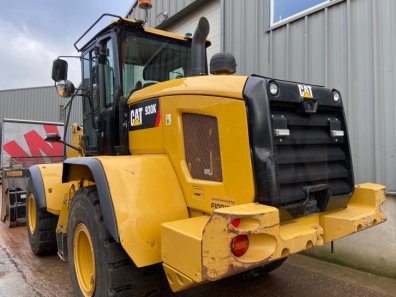 CAT 930K loading shovel