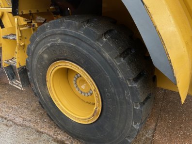 CAT 930K loading shovel
