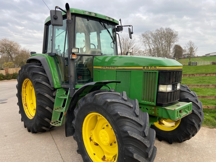 John Deere 6800