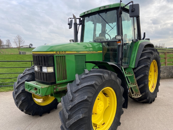 John Deere 6800