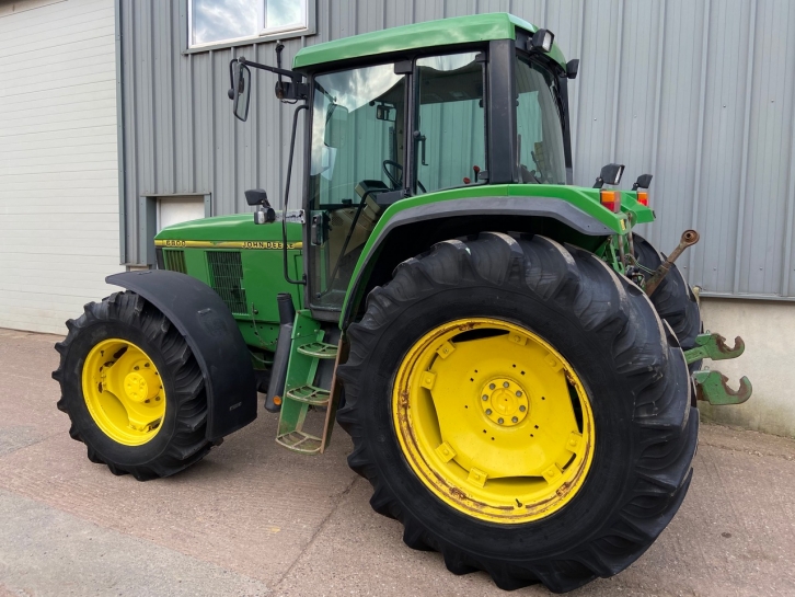 John Deere 6800