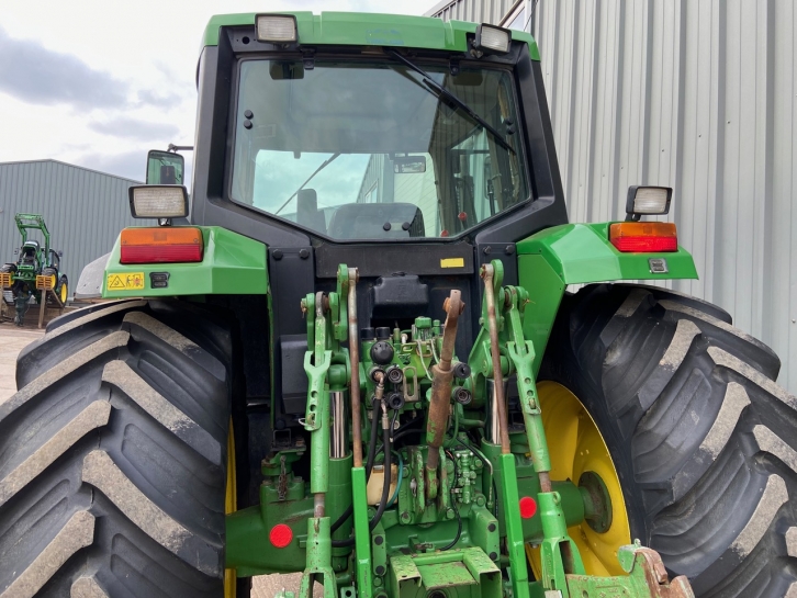 John Deere 6800
