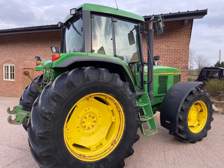 John Deere 6800