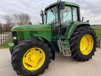 John Deere 6800