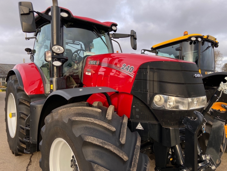 Case CVX 240