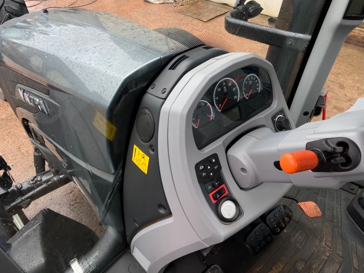 Valtra T214 Active