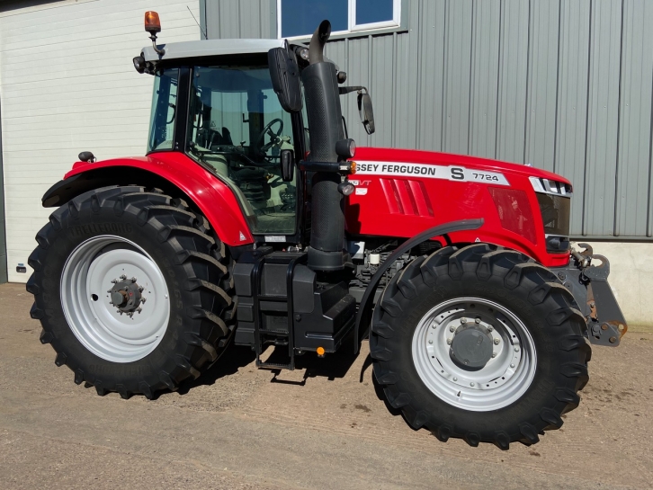 Massey Ferguson 7724S Efficient