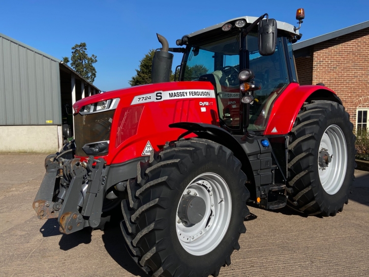 Massey Ferguson 7724S Efficient