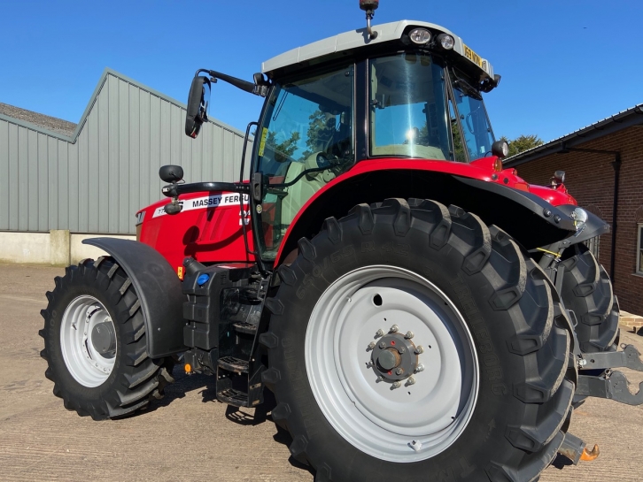 Massey Ferguson 7724S Efficient