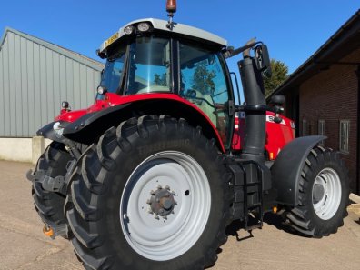 Massey Ferguson 7724S Efficient