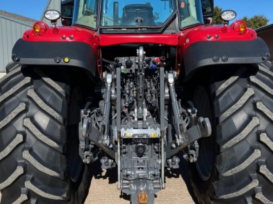 Massey Ferguson 7724S Efficient